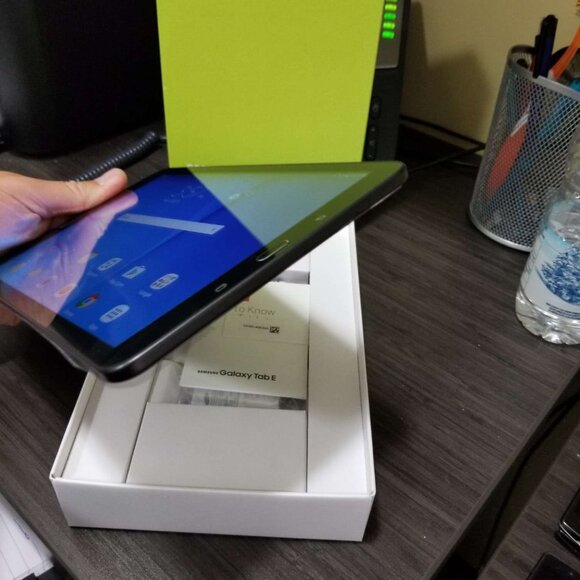 Samsung Galaxy TAB E 16GB,9.6"; WiFi+SIM Unlocked. Like new!!! - Picture 6 of 8